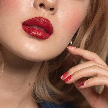 راهنمای انتخاب رنگ رژلب بر اساس رنگ پوست، چشم و مو رنگ رژلب